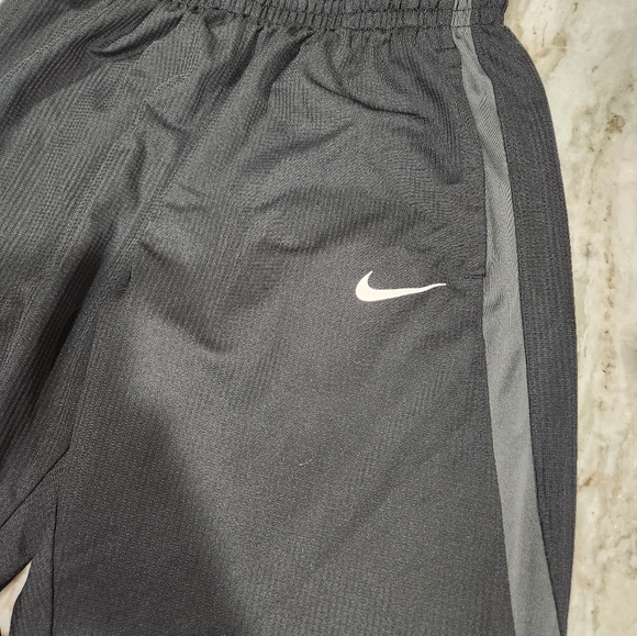 Nike dri-fit men's pants. Size Medium. - Picture 4 of 5